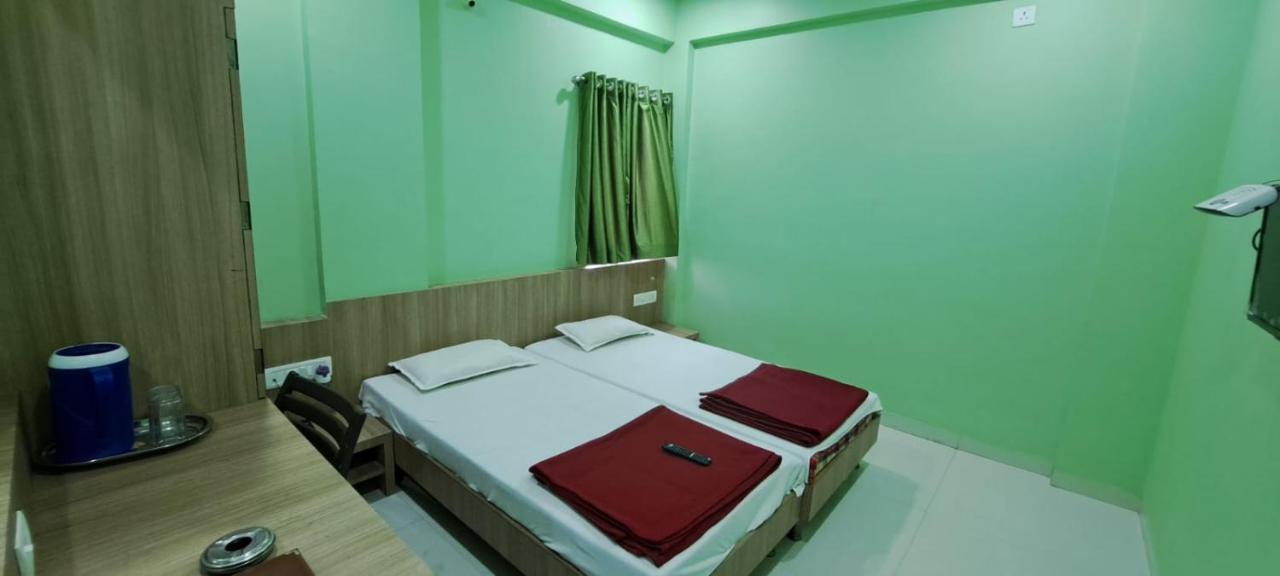 Hotel Aaditya Palace Bhusāwal Екстериор снимка