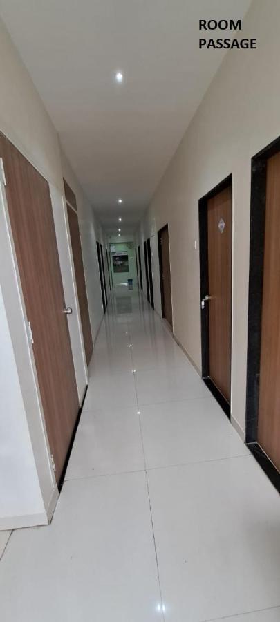 Hotel Aaditya Palace Bhusāwal Екстериор снимка