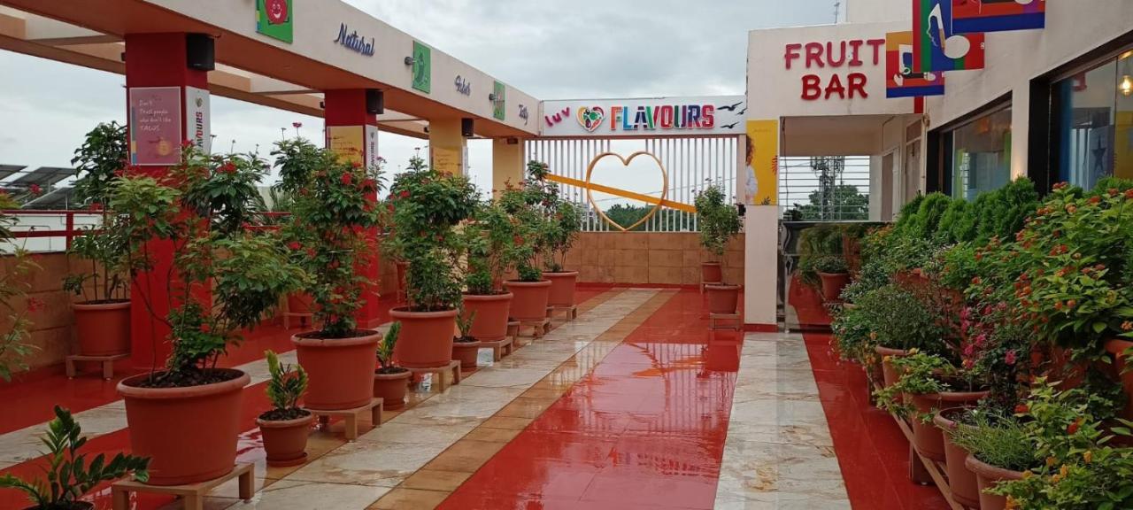 Hotel Aaditya Palace Bhusāwal Екстериор снимка